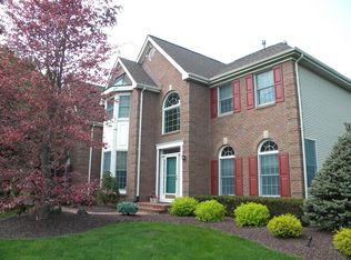 3 Woodland Dr, Cranbury, NJ 08512