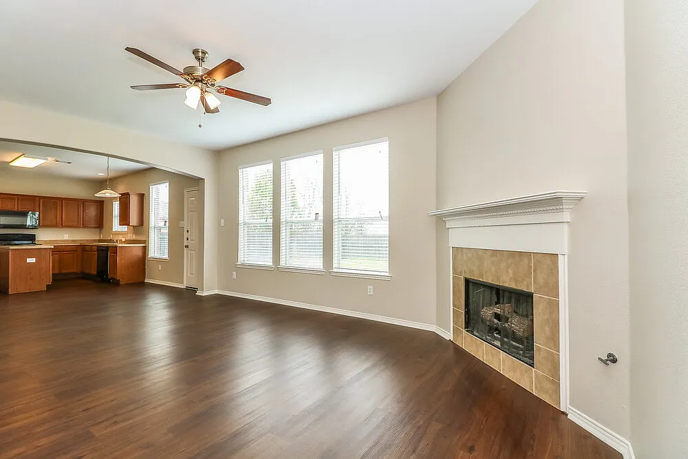 4 bed, 2.5 bath, 2614 sqft, $2,850 — Photo 2