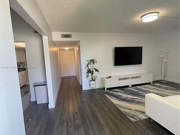 3rd image of 500 NE 2nd St APT 116