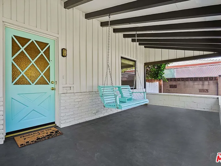 4940 Placidia Ave — Photo 12