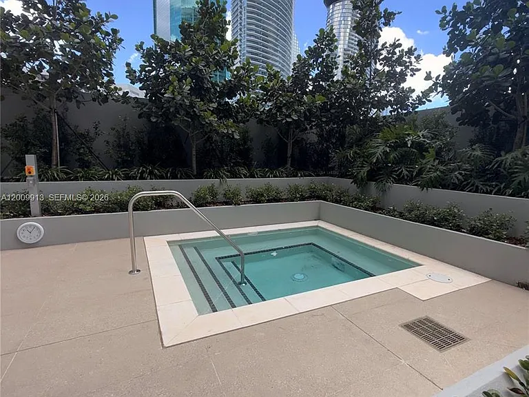 77 SE 5th St #1811 — Photo 31