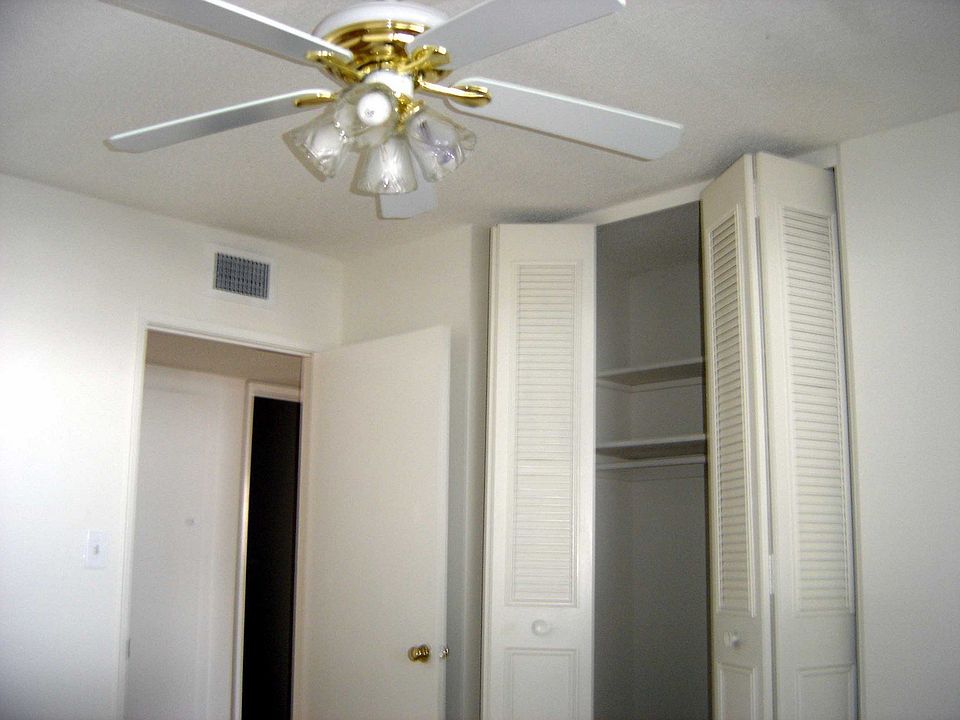 1st image of 3110 Greenbriar Dr