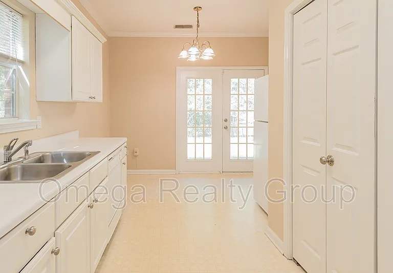 570 Treymoor Lake Cir — Photo 13