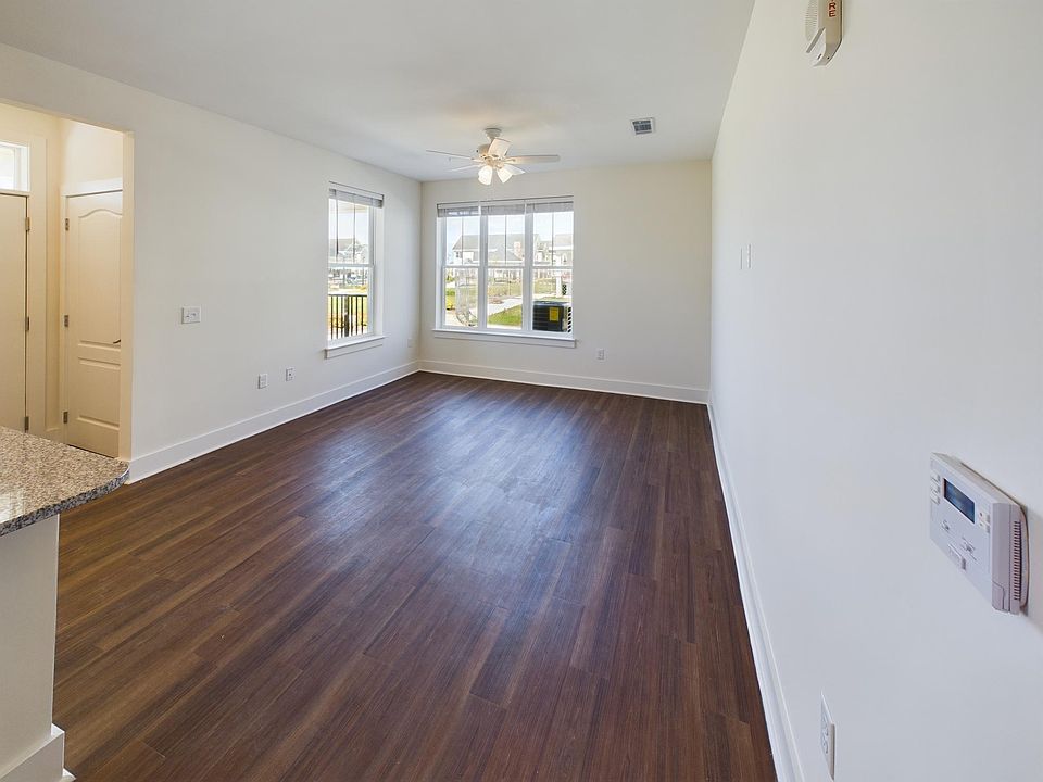 2nd image of 770 Victory Ln #9-102