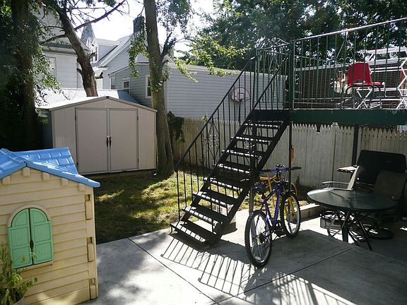 5th image of 7646 Park Ln S