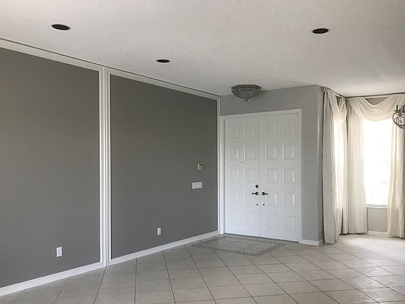 4th image of 7298 Norwich Ln