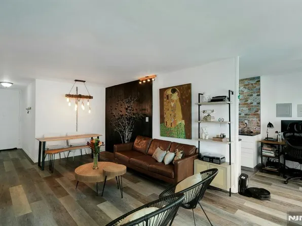 2077 Center Ave APT 9E, Fort Lee, NJ 07024