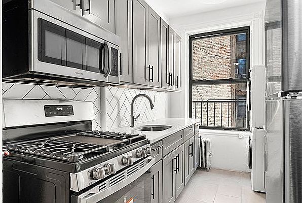 1st image of 1664 3rd Ave APT 5S