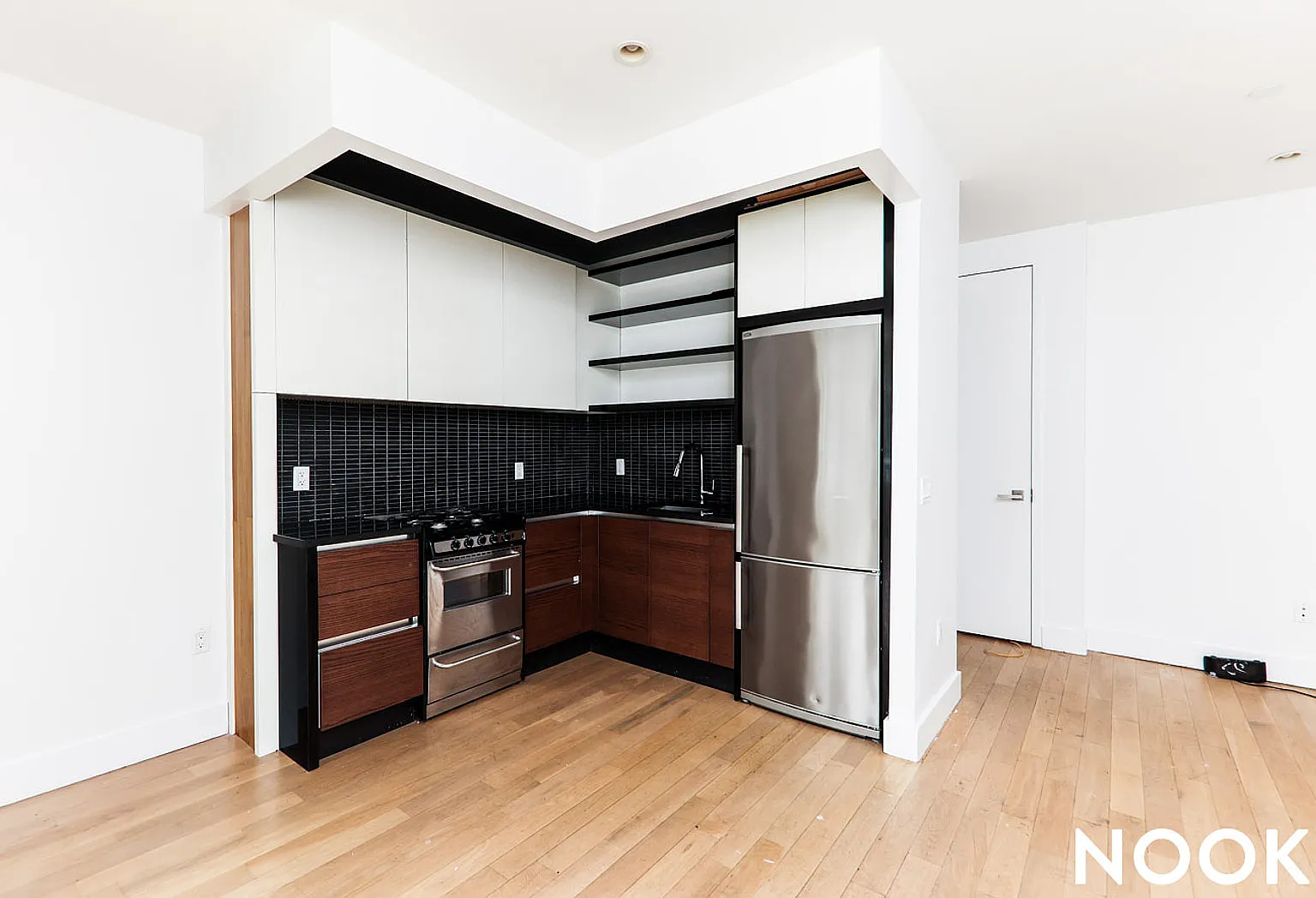 829 Willoughby Ave — Photo 2