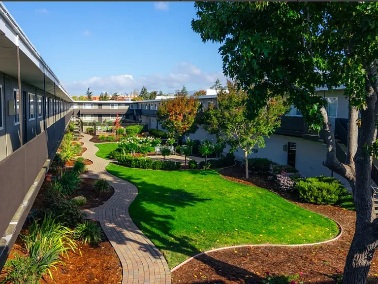 Garden Court Apartments — Photo 3