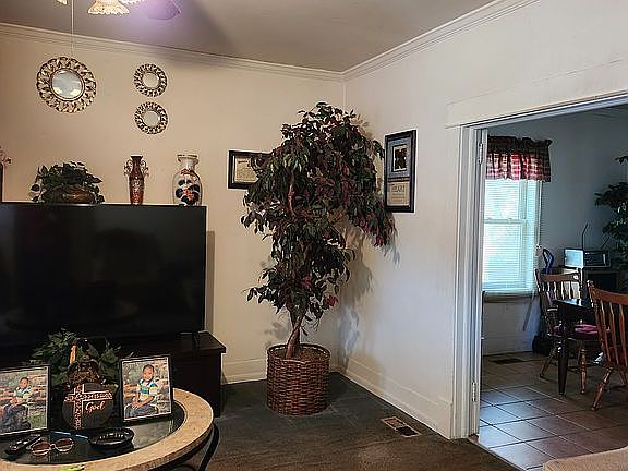 5th image of 1505 Cloverdale St