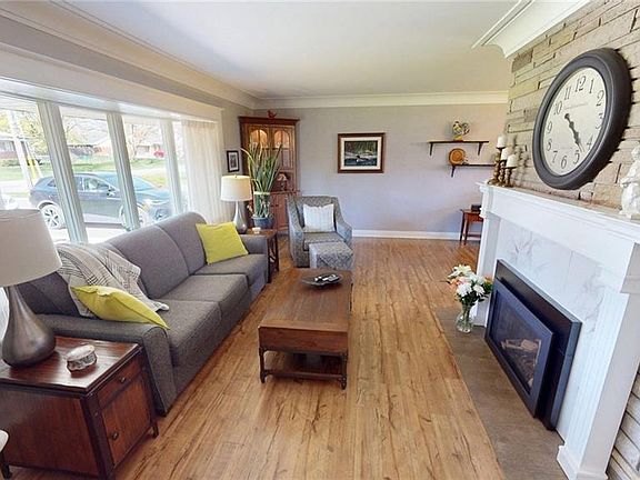 3rd image of 16 Daleview Cres