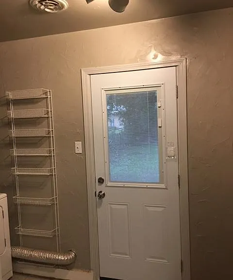 1407 Lindale Ave — Photo 19