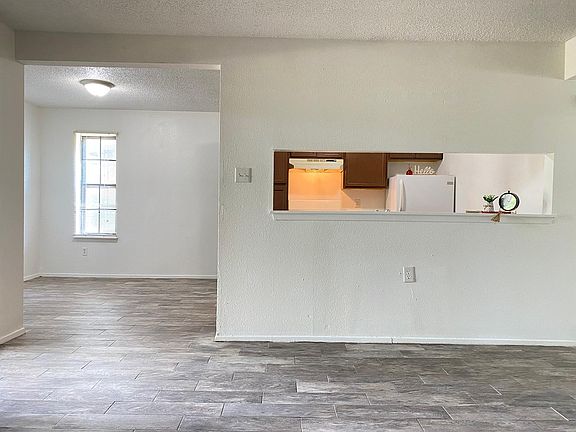2nd image of 610 S 3rd St #201