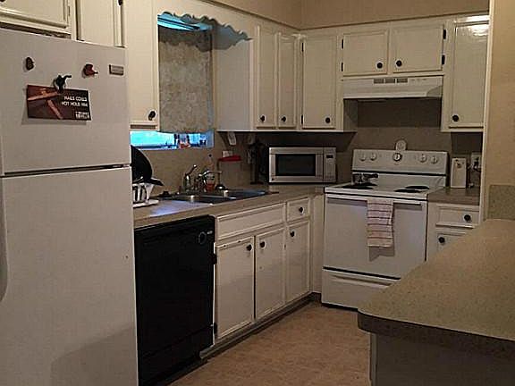 3rd image of 210 N Forest Dr