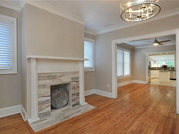 3rd image of 530 Morgan St NE