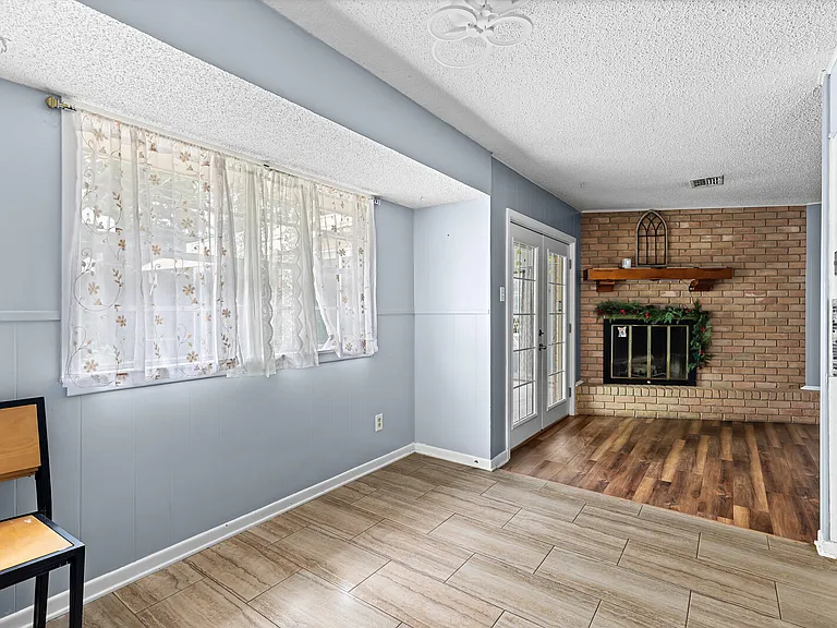 701 Topeka Dr — Photo 6