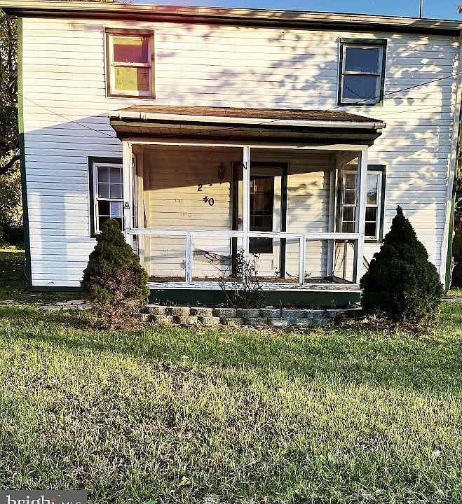 1st image of 240 Sassafras St