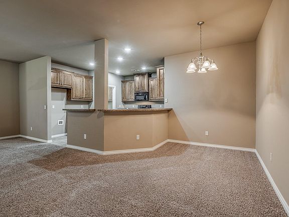 5th image of 11410 NW 121st Pl