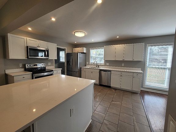 3rd image of 1008 Haggard Dr