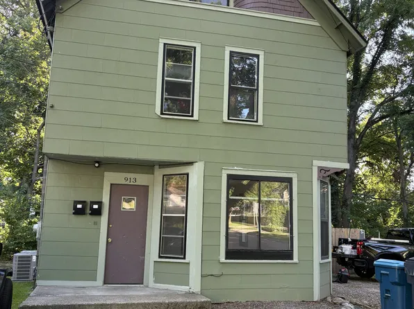 913 Village St APT 1, Kalamazoo, MI 49008