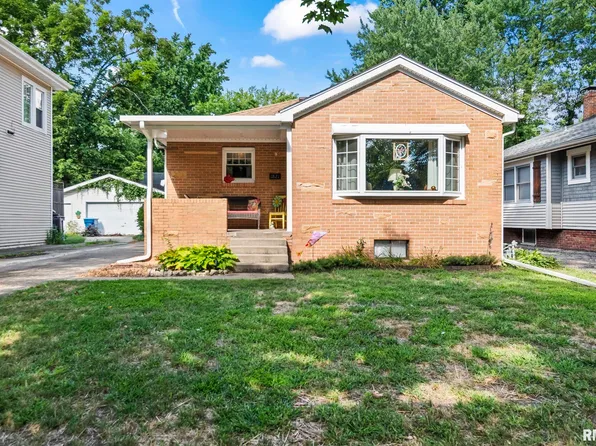 1821 S Pasfield St, Springfield, IL 62704