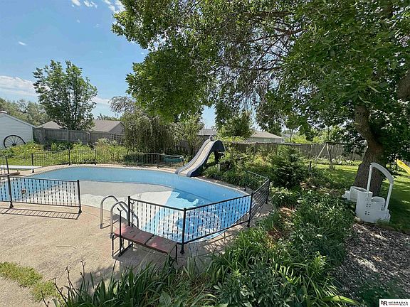 2nd image of 739 W Sumner Cir