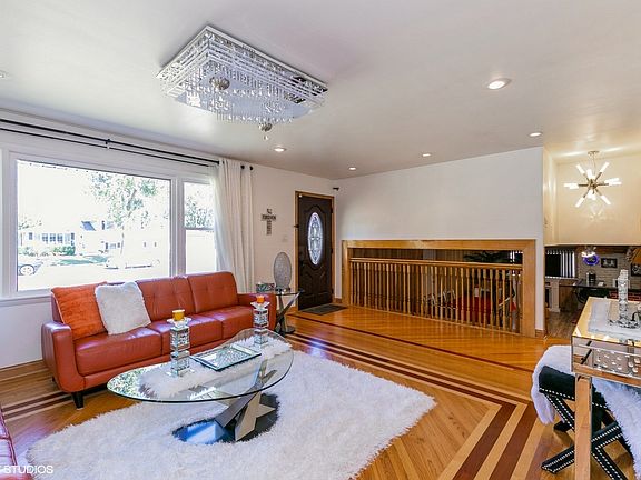 5th image of 9865 Avenida Del Este St