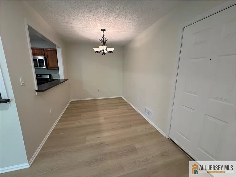 7 Sheffield Ct — Photo 5