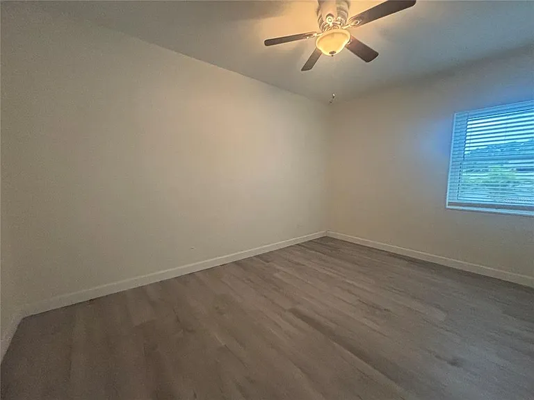 1138 51st Ave N — Photo 13