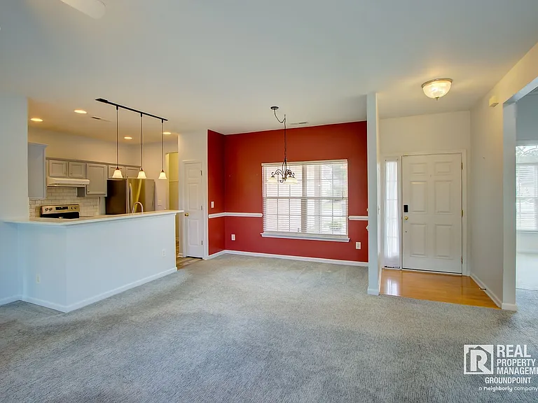 2815 Summertrees Blvd — Photo 8