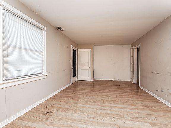 3rd image of 4724 Caldwell Ave