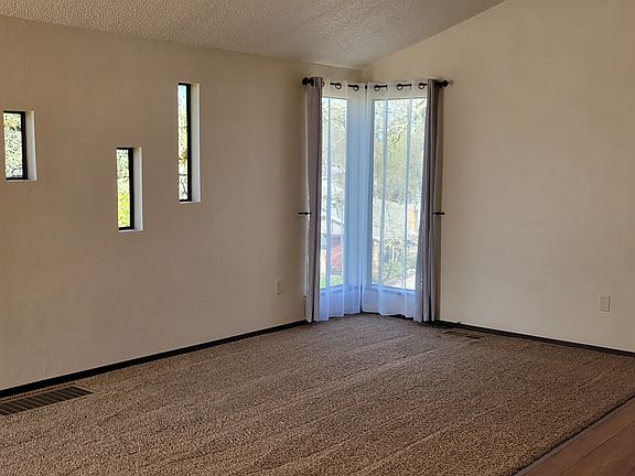 5th image of 1425 Columbia Ave