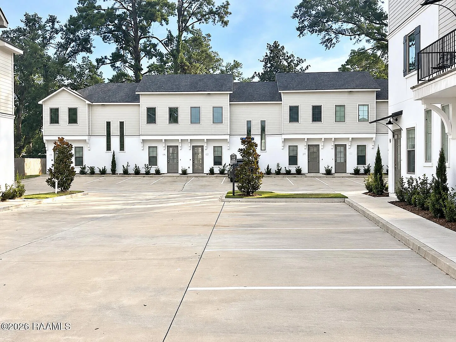 2 bed, 2.5 bath, 1060 sqft, $2,250 — Photo 2