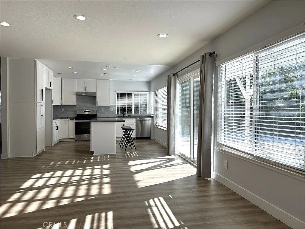 5 bed, 2409 sqft, $6,000 — Photo 3