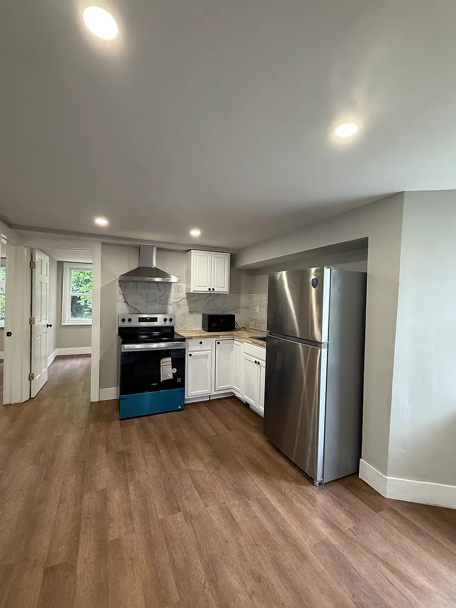 Building Photo - 23 Benson St #1