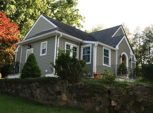 37 Trolley Rd, Cortlandt Manor, NY 10567