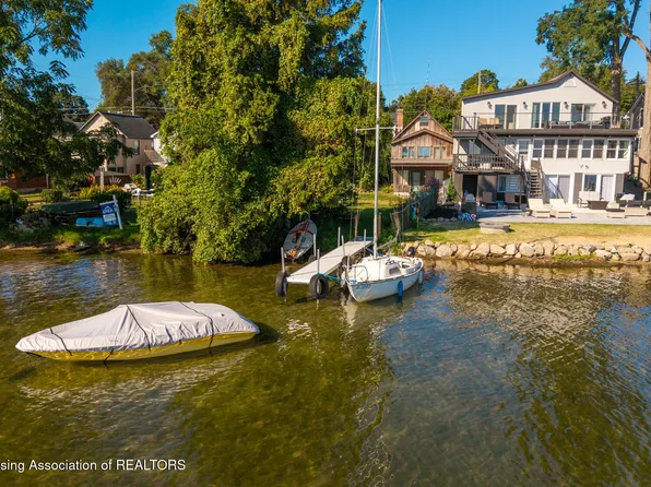 9514 N Main St, Whitmore Lake, MI 48189