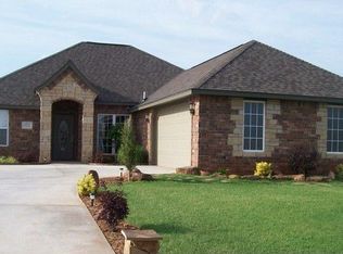 1215 Alma Dr, Elgin, OK 73538