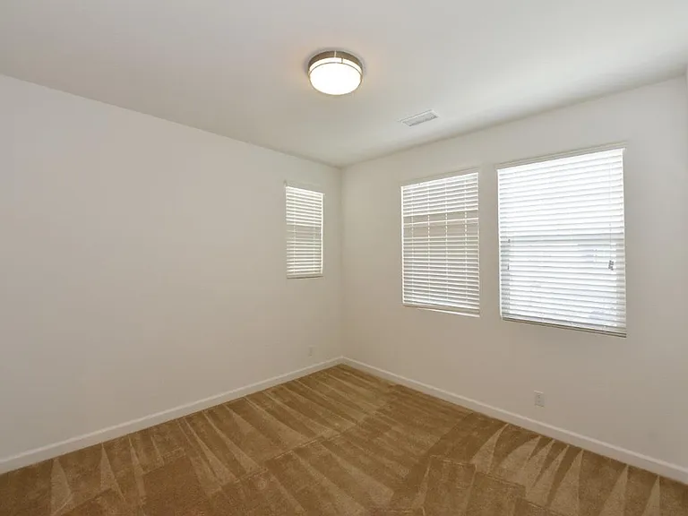 17 Arriate St — Photo 27