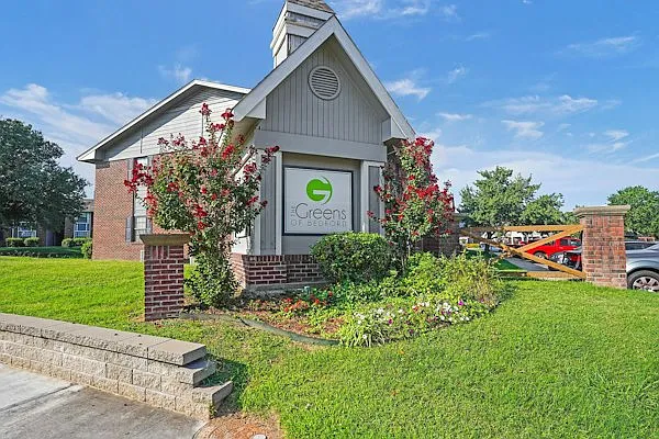 The Greens Of Bedford — Photo 1