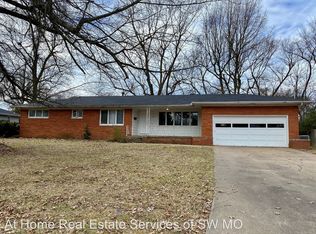 1915 S Prairie Ln, Springfield, MO 65804