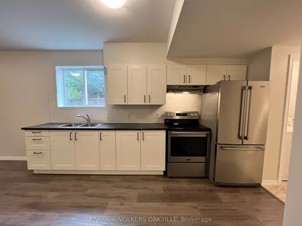 30 Porritt St, Barrie, ON L4N 6Y3