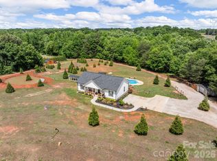 1076 McSwain Rd, Chesnee, SC 29323