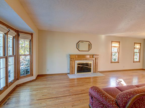 3rd image of 1208 E Republic Ave