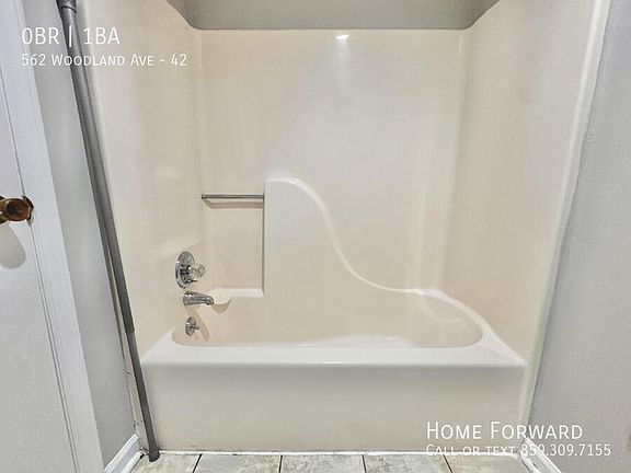 5th image of 562 Woodland Ave APT 42