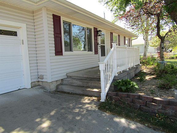 3rd image of 2117 Linden Dr