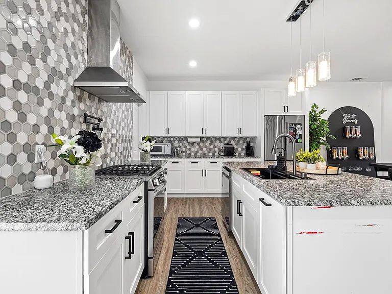1621 Wellington St #B — Photo 6