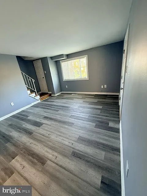 3 bed, 2.0 bath, 1319 sqft, $2,200 — Photo 3