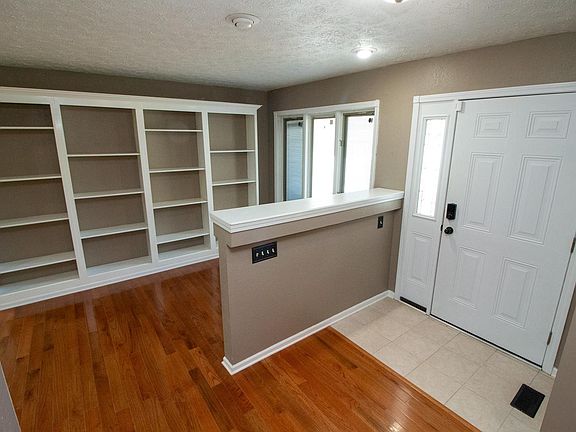 4th image of 4226 Mayflower Dr
